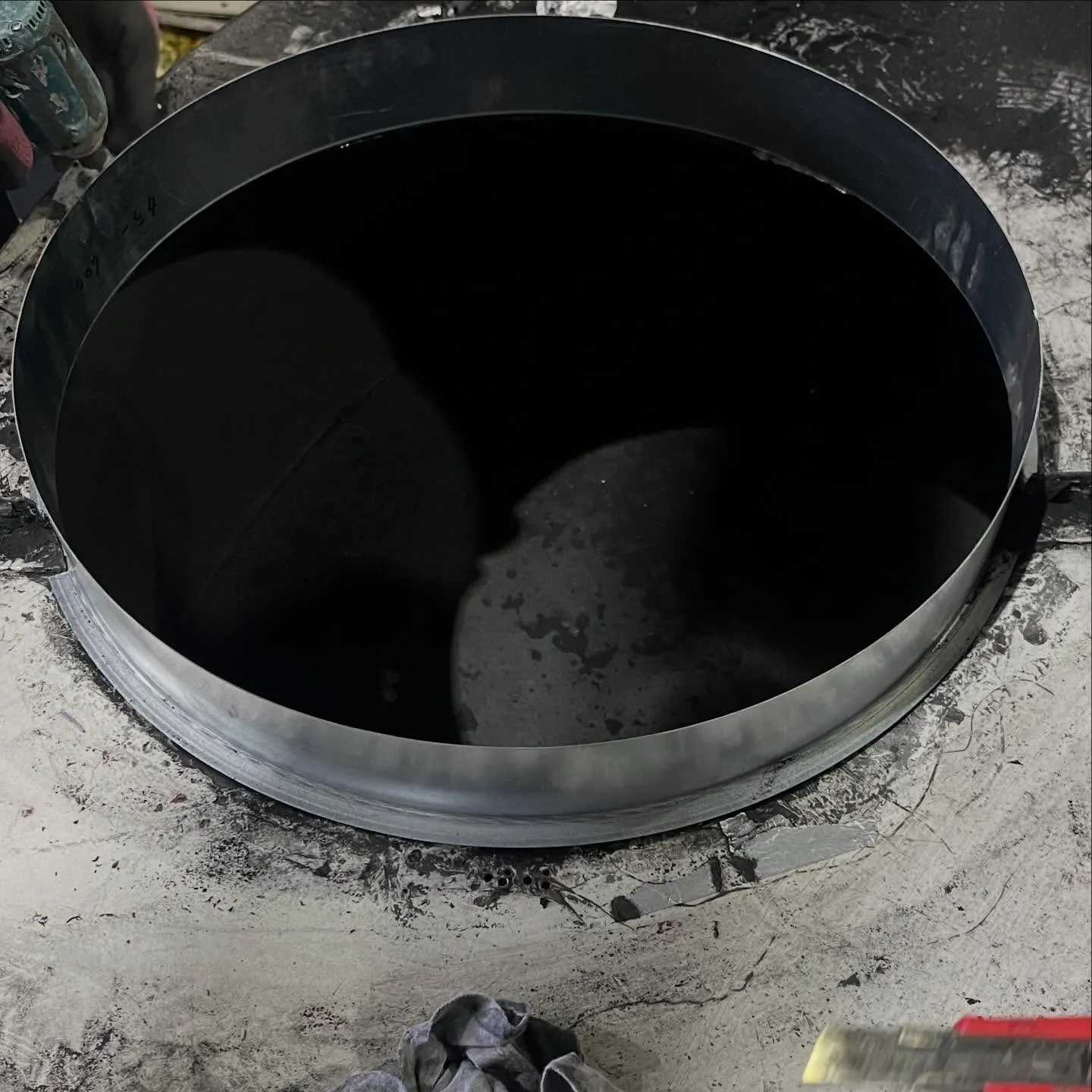 (株)溝上板金工業です。